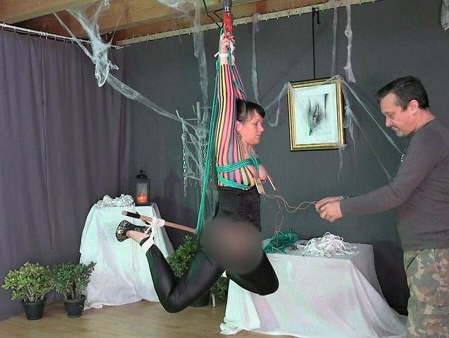 YvetteXtreme Porno Video: Austauschvideo Suspension zu Halloween (keinen Ton)